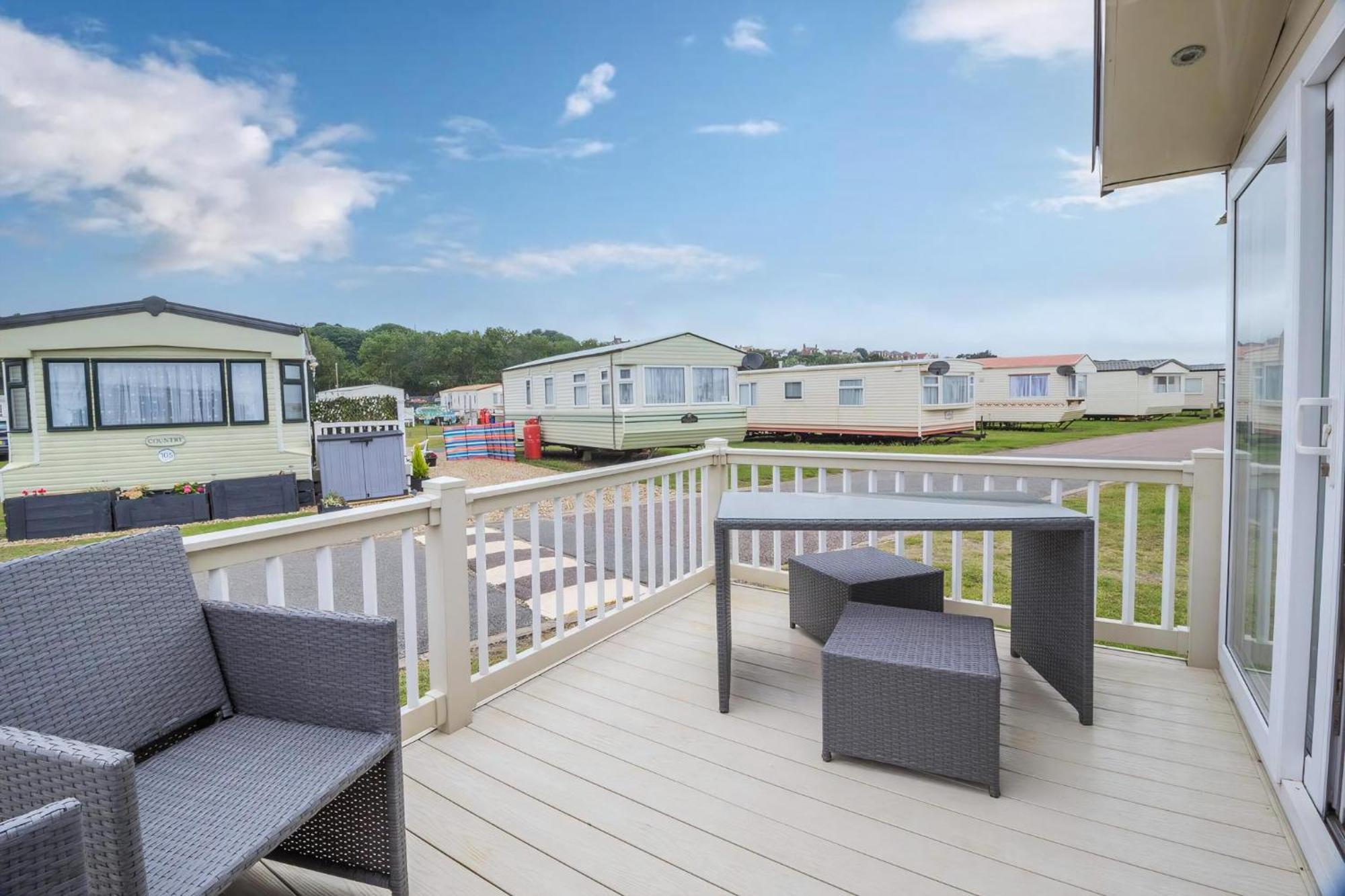 Beautiful 6 Berth Caravan By The Beach In Suffolk Ref 40076Nd Lowestoft Exterior photo
